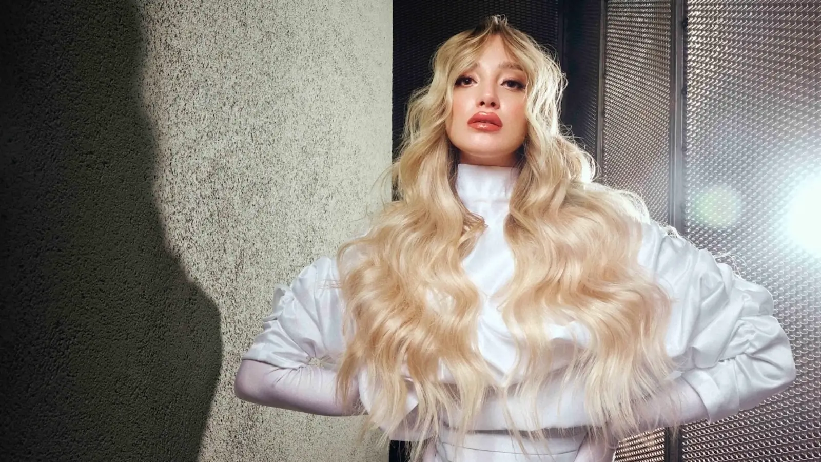 Extensions München mit Hairdreams bei UNISON – lange blonde Wellen