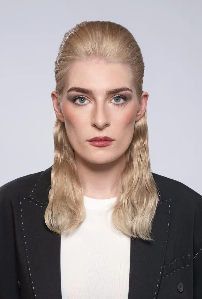 The Blonde 2026 – Unison Kollektion 6 Gold Beige Blonde Look Aus The Blonde 2026 Kollektion Von Unison Hairstyle And Education München Und Poing